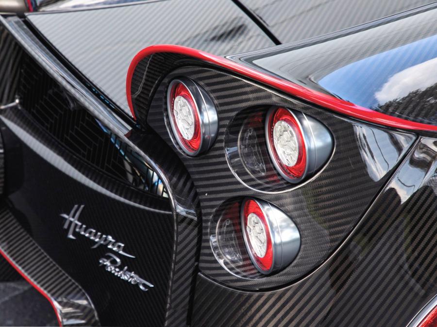 Детали экстерьера Pagani Huayra Roadster (94 of 100) 2017 года  (NA) (фото 13 из 61)